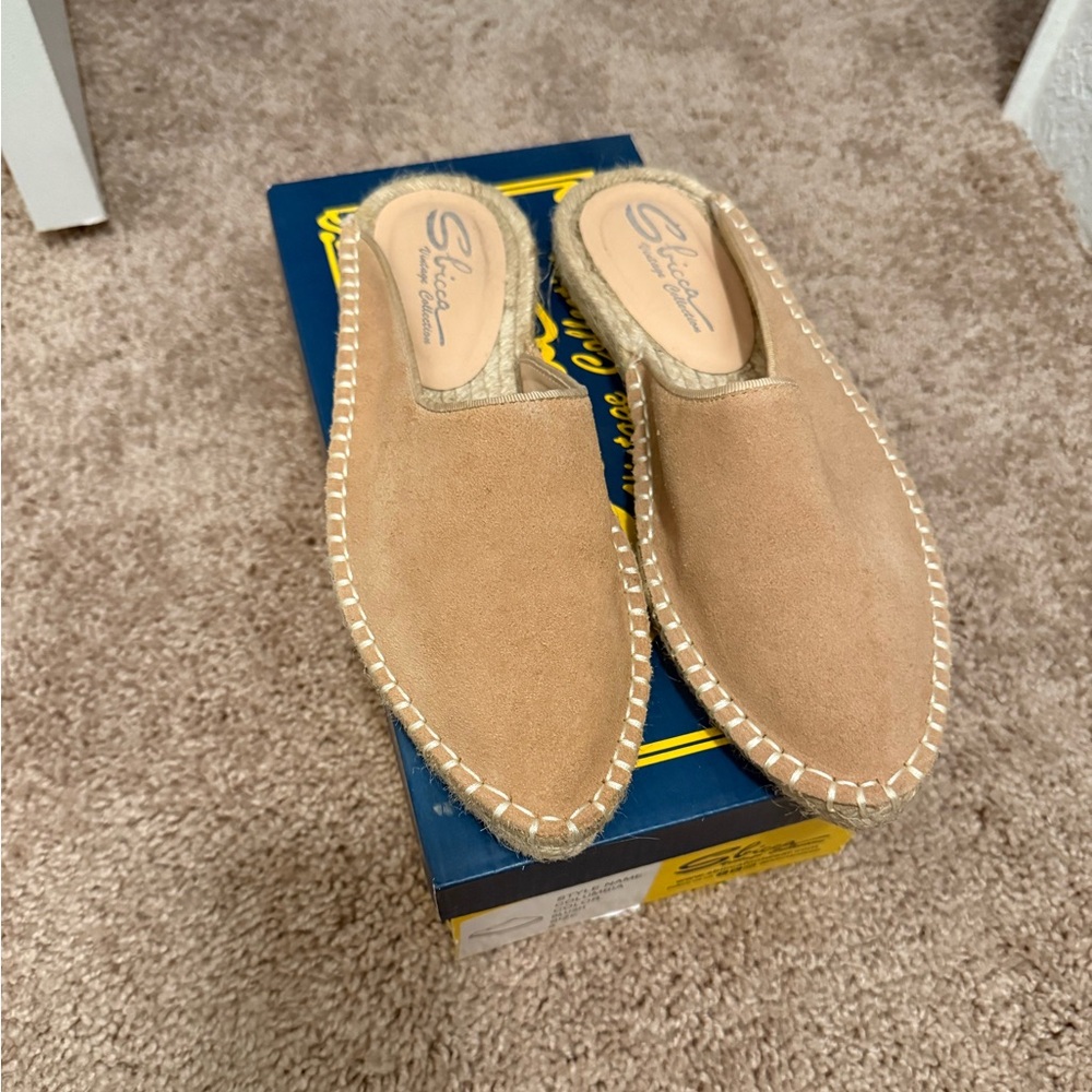 Slip-On Tan flats